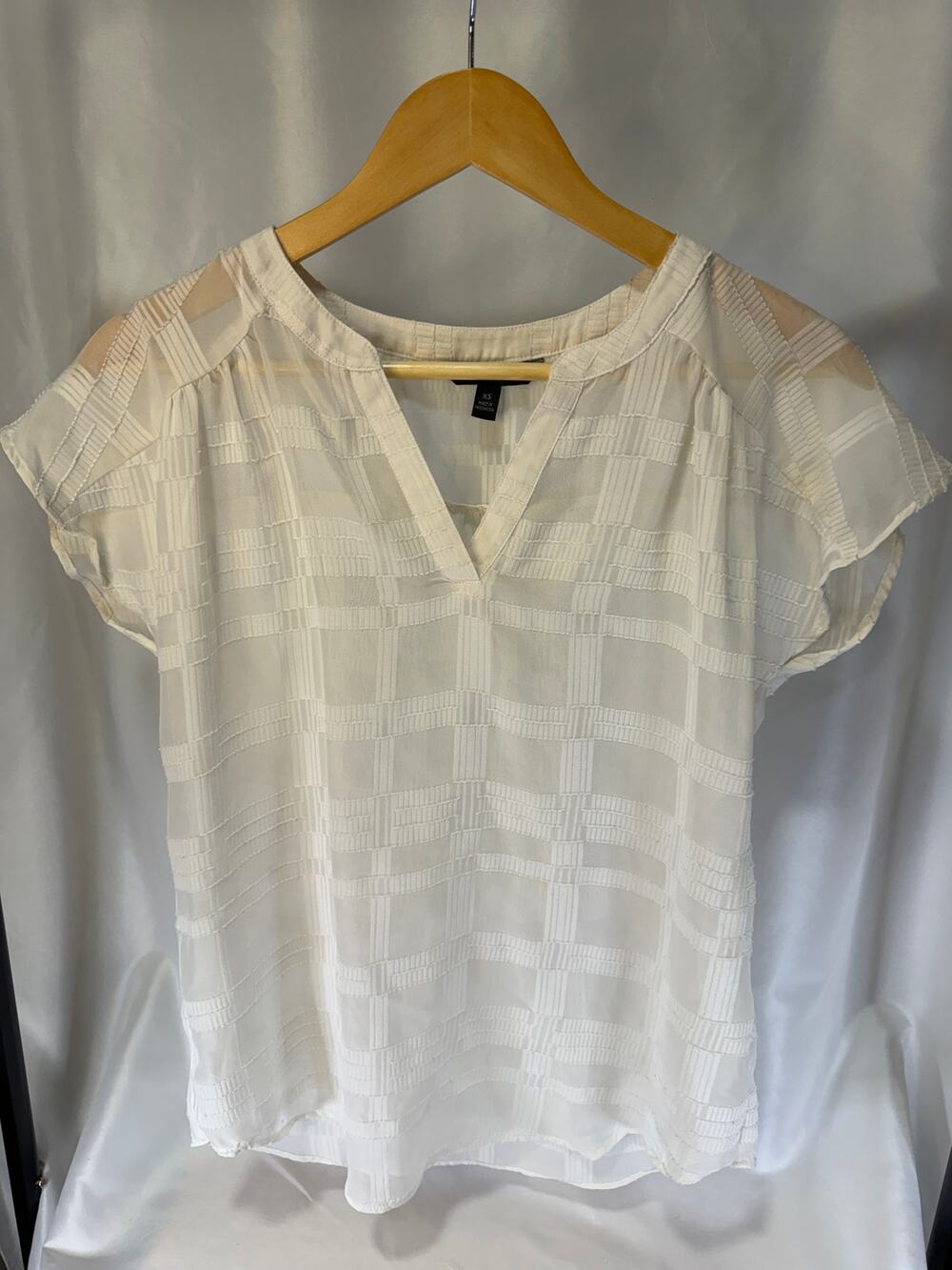 Banana Republic Womens XS Ivory Textured Sheer Stripe Split Neck Blouse Top
